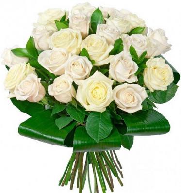 25 белых роз с рускусом (иглица)