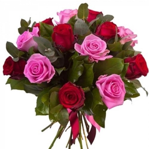 Купить букет роз из 15 красных и розовых
