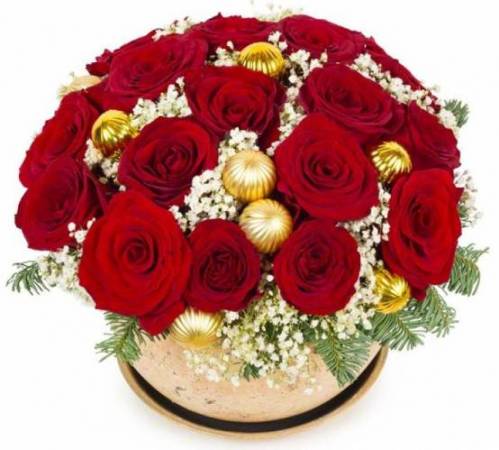Новогодний букет с красными розами в шляпной коробке